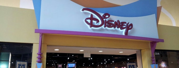 Disney Store is one of Tempat yang Disukai Brendiflex.