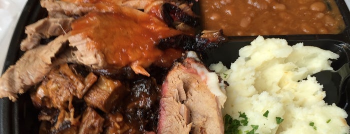 Shed's Smoked BBQ is one of Lugares favoritos de Jessica.