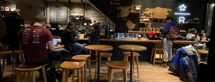 Starbucks Reserve Bar is one of Tempat yang Disukai Katya.