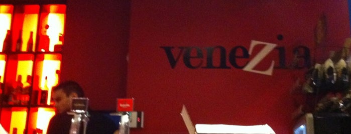 Bar Venecia is one of Bares.