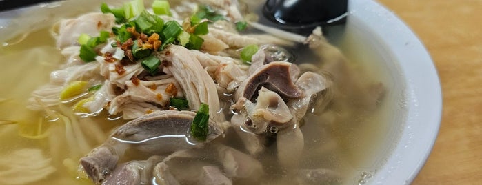 Restaurant Tasty Chicken Rice (为食鸡饭店) is one of Neu Tea's KL Trip 吉隆坡 2.