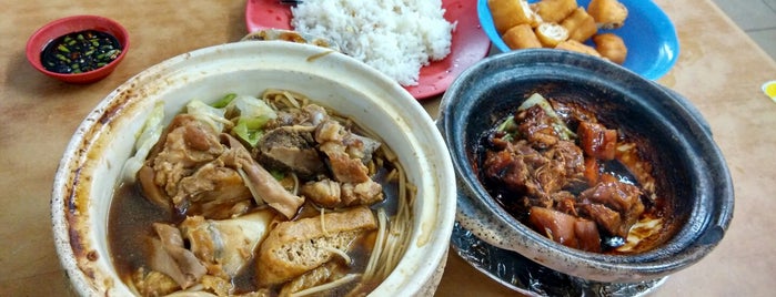 Restoran Ah Ping Bah Kut Teh (梳邦阿彬肉骨茶) is one of KL Must Eat.