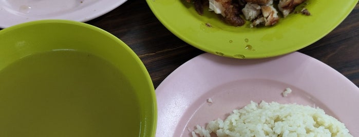 Restoran Hoe Fong Chicken Rice is one of Yanzer' Goodfood List.