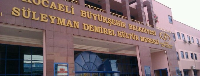 Süleyman Demirel Kültür Merkezi is one of Orte, die Erkan gefallen.