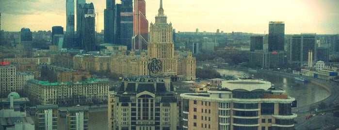 Балкон is one of Где можно почитать БГ в заведениях Москвы.