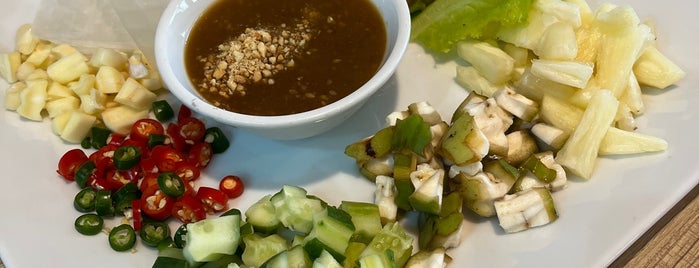 ก๋วยเตี๋ยวไก่แม่ศรีเรือน (Maesriruen) is one of Bangkok - Food.