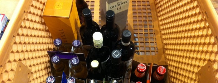 Total Wine & More is one of Lugares favoritos de Janice.