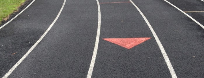 Falls Church High School Track is one of Lugares favoritos de Terri.