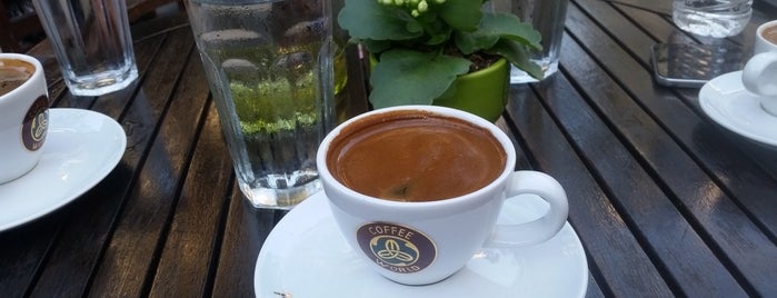 Coffee World is one of Ferda'nın Kaydettiği Mekanlar.