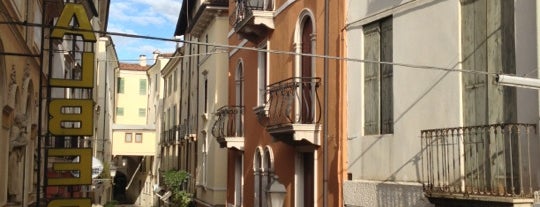 Libreria Do Rode is one of Italy.