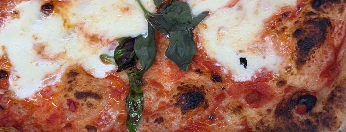 pizzeria da nanni is one of Supersitios.