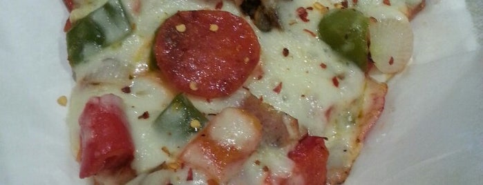 Ginos Pizzeria is one of Lugares favoritos de Anthony.