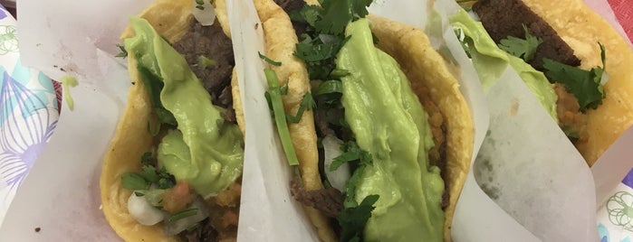 Tacos El Gordo is one of Tempat yang Disukai Rj.