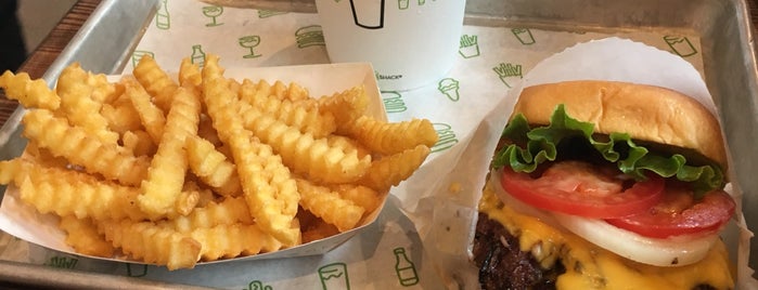 Shake Shack is one of Rjさんのお気に入りスポット.