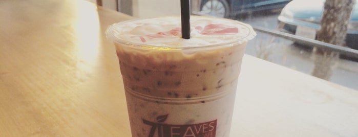 7 Leaves Cafe is one of สถานที่ที่ Rj ถูกใจ.