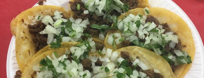 Tacos El Gavilan is one of Posti che sono piaciuti a Rj.