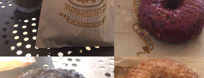 Sidecar Doughnuts & Coffee is one of สถานที่ที่ Rj ถูกใจ.