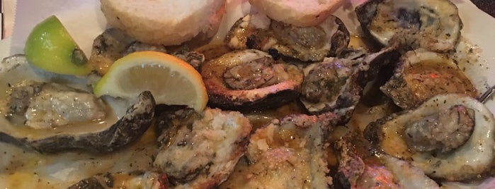 Acme Oyster House is one of Lugares favoritos de Rj.