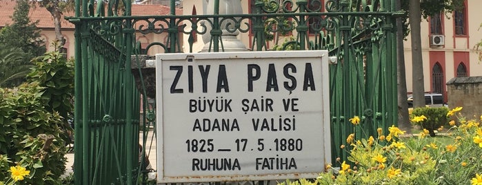 Ziya Paşa Türbesi is one of Tempat yang Disukai Özden.