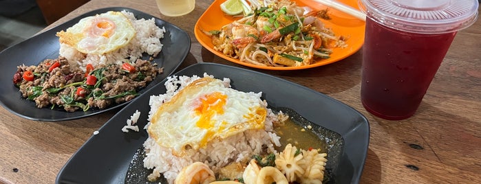 ข้าวหมูแดง ท่งเฮงหลี(ท่าช้าง) is one of 100 Dishes to Die For by BK.