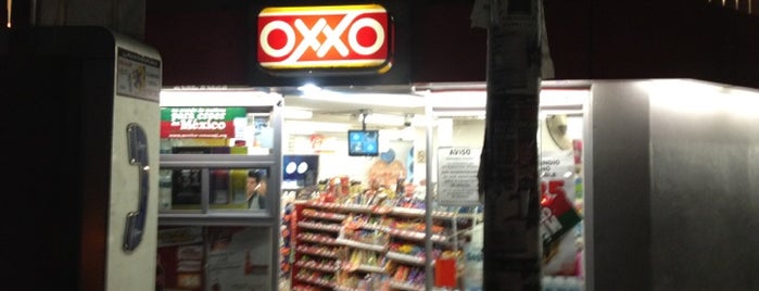 OXXO is one of Lieux qui ont plu à Georgina.