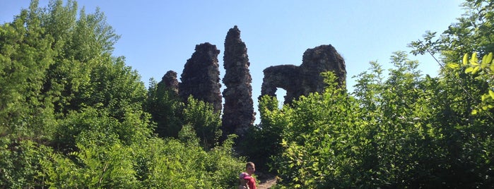 Хустський замок / Khust castle is one of Замки ітд.