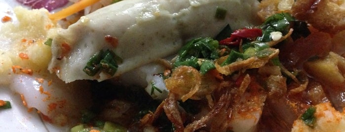 mì Quảng bánh canh Phan Xích Long-Nguyễn Đình Chiểu is one of Food.