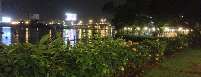 Buffet Tân Cảng is one of Saigon Favorite.