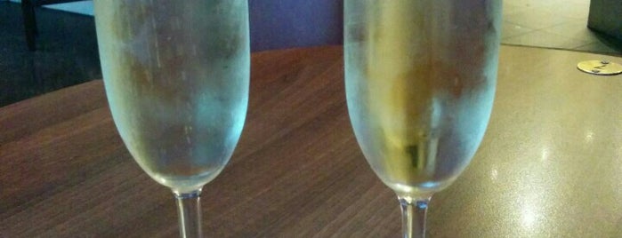 Ebony Champagne & Cocktail Bar is one of Lieux sauvegardés par David.