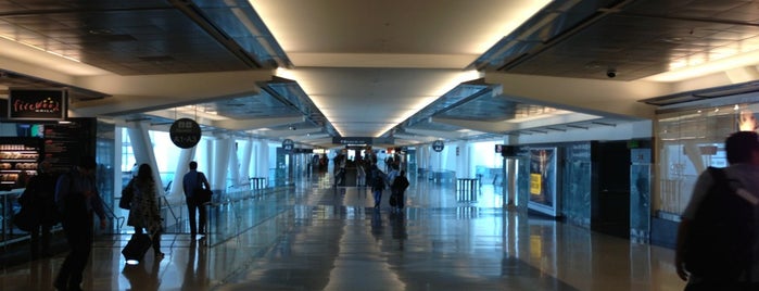Aeropuerto Internacional de San Francisco (SFO) is one of SF.