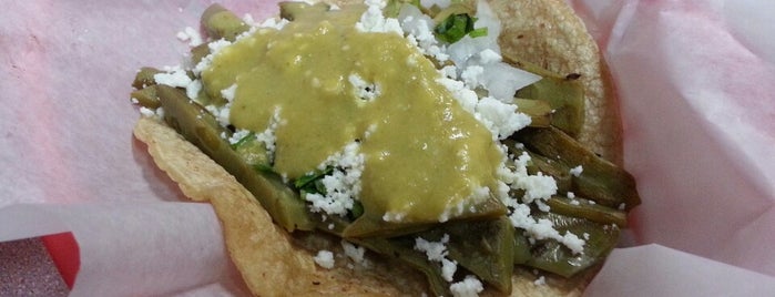 3 Salsas Mexican Tacos is one of Orte, die Kevin gefallen.