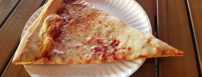Jersey Shore Pizza & Grille is one of Tempat yang Disukai Erika.