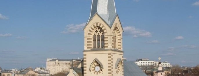 Кафедральный собор святых апостолов Петра и Павла is one of посетить в москве.