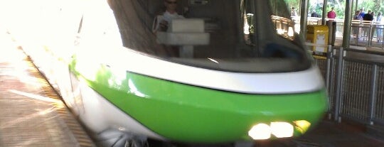 Monorail Green is one of Sandraさんのお気に入りスポット.