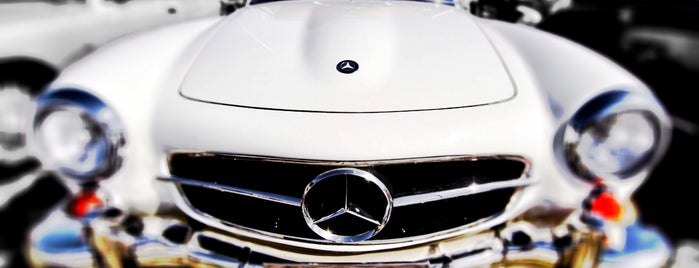 Mercedes Benz is one of Tempat yang Disukai Manu.