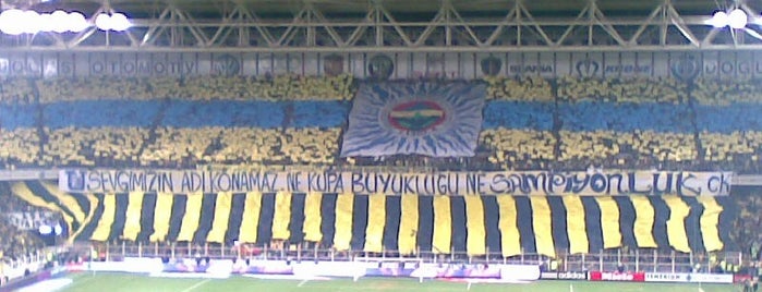Ülker Stadyumu Fenerbahçe Şükrü Saracoğlu Spor Kompleksi is one of Posti che sono piaciuti a Mert Efe.