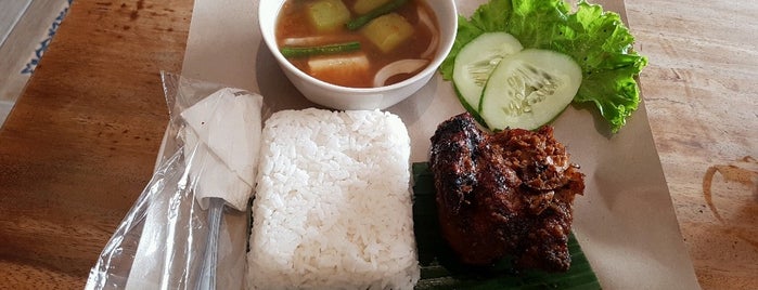 Ayam Kremes Bu Tjondro is one of Gading Serpong Food Spot.