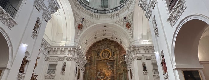 Iglesia de San Ildefonso (PP Jesuitas) is one of Lieux qui ont plu à mariza.