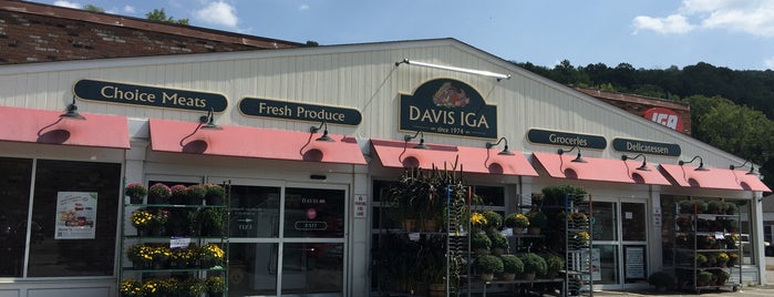 Davis IGA is one of Lugares favoritos de K.