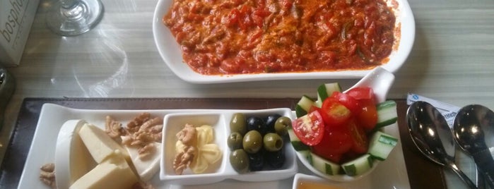 Bosphorus Turkish Restaurant is one of Locais salvos de Vedat.