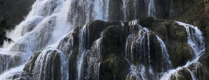 Cascade des tufs is one of Baume Les Messieurs.