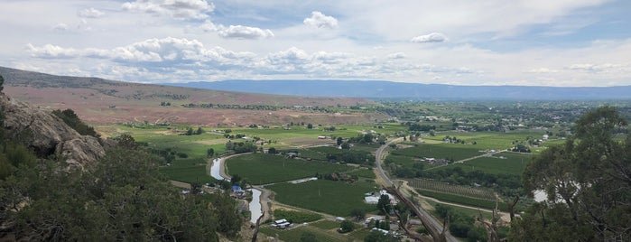 Palisade Rim Trailhead is one of สถานที่ที่ christopher ถูกใจ.