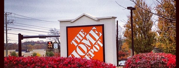 The Home Depot is one of Mattさんのお気に入りスポット.