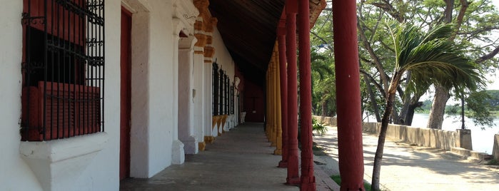 Portal de la Marqueza is one of Tempat yang Disukai Felipe.