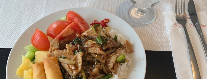 Naa’s Thai Cuisine is one of Stockholm + Pays Nordiques.
