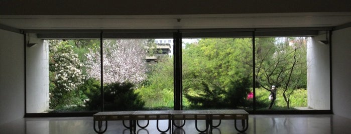 Centro de Arte Moderna is one of Lisboa.