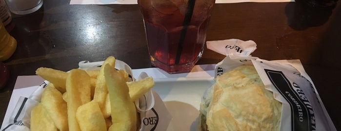 Madero Burger & Grill is one of Posti che sono piaciuti a Oliva.
