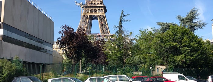 Torre Eiffel is one of Locais curtidos por Oliva.