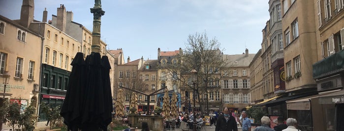 Place Saint-Jacques is one of Week-end du 3 décembre.