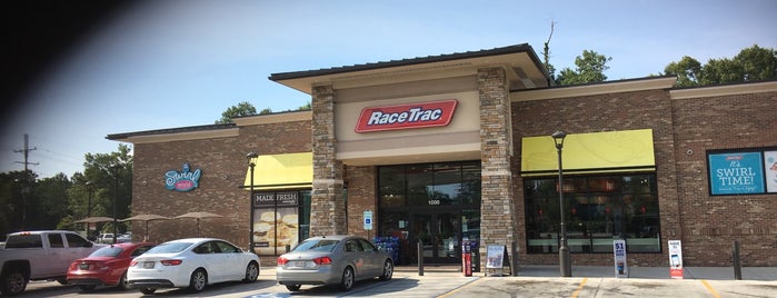 RaceTrac is one of Lugares favoritos de Brandi.